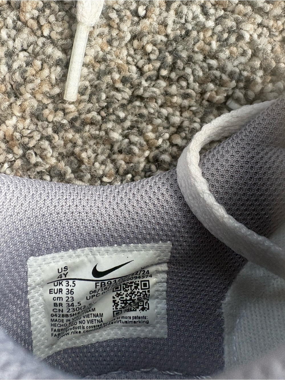 Nike Kids Low Dunk Sneakers in White, Gray & Light Blue - Size 4 - Picture 3 of 3